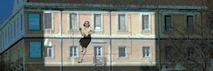«Невидимый город»: художественная проекция Хавьера де Хуана на фасаде Табакалера