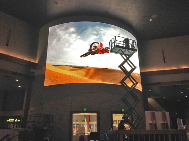 Videowall Nano Curve Tachi Palace