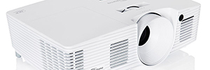 Optoma W350 and X350: networked professional projectors for meeting rooms