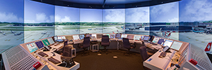 I proiettori Eyevis ottimizzano la risoluzione nel simulatore di addestramento Skyguide