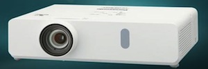 Panasonic PY-VW350: portable LCD projector with 4.000 lumens and Miracast connection