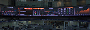 Wavetec installe un écran intérieur incurvé 54 mètres à la Bourse mexicaine