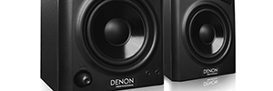 天龙 DN-304S: 用于多媒体制作的自供电扬声器, 教育和商业