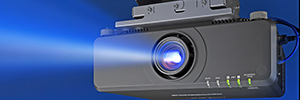 Projecteurs Panasonic DZ780 silencieux pour les scènes et les espaces publics