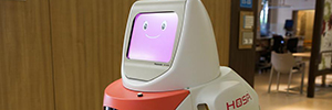 Il robot Panasonic Hospi aiuta a consegnare i medicinali all'ospedale di Changi