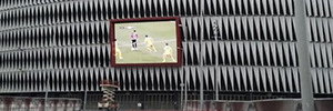 San Mamés inaugura su pantalla Led outdoor en una mítica noche en la que el Barça era derrotado