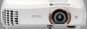 Epson nimmt IFA 2015 ein Trio von 3LCD 2D- und 3D-Projektoren