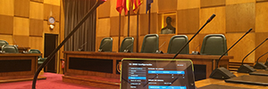 O plenário da Câmara Municipal de Zaragoza está equipado com um sistema Shure DIS