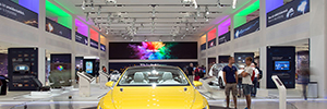 The Volkswagen Forum Drive in Berlin welcomes visitors with an eyevis video wall