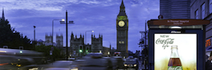 JCDecaux transformará Londres em uma vitrine digital DooH com telas de 84" em pontos de ônibus
