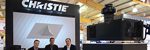 Un espectacular mapping atrae a los visitantes al stand de Christie en InfoComm Colombia 2015