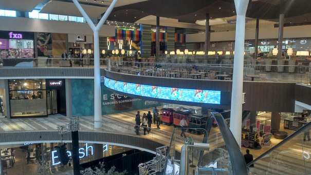 Deneva en el centro comercial Fontanar de Colombia