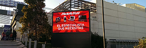 Le centre commercial Nassica Getafe reçoit ses clients d’un écran LED extérieur