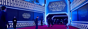 Christie displays his displays on the red carpet for the premiere of Star Wars: The Force Awakens