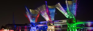 Lo 'skyline'’ Bristol si illumina con lavaggi SGM durante la "danza della gru"’