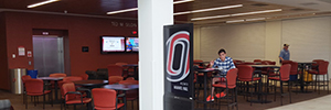 La Universidad de Omaha optimiza la comunicación en el campus con AG Neovo