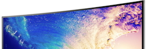 Samsung ofrece visualización envolvente con su nueva gama de monitores curvos y UHD