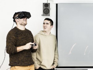 Alumnos Creanavarra probando realidad virtual