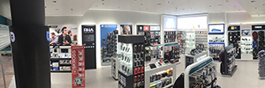 Crystal Media installa uno schermo a colonna Led nel suo negozio all'aeroporto di Zaventem