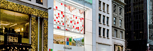 Estrela da arte e da cultura na grande parede de vídeo da principal loja da Microsoft em Nova York