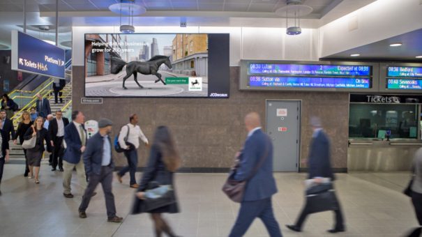 JCDecaux pantalla Transvision en Blackfriars