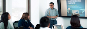 Crambo apresenta as melhores soluções colaborativas para salas de reunião