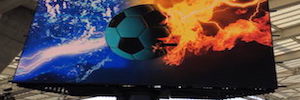 El estadio del FC Oporto optimiza su red de pantallas Led con escaladores de Calibre