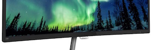 Philips expands its range of curved monitors to offer a more realistic visual experience