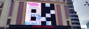 closeUnicef также выключит с помощью всего гигантского экрана Plaza del Callao