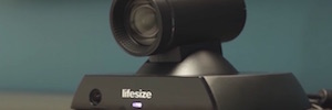Иконка в натуральную величину 450: cámara de videoconferencia con encuadre inteligente de imagen