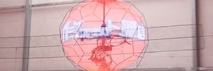 NTTドコモ、空中でLED画像を放射する機能を備えた球形ドローンを開発
