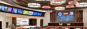 Duas espetaculares telas led atraem jogadores para o novo salão de bingo da Estação Palace