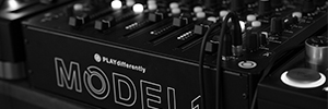 PLAYdifferently Modell 1: mezclador analógico con la tecnología de las mejores consolas de estudio