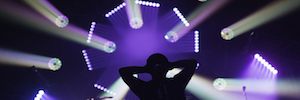 “历史最低”押注于世界巡回演唱会的Elation LED照明系统