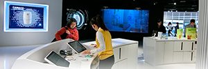 アムウェイは、ファーストエクスペリエンスセンターにアドバンテックの視覚化ソリューションを使用しています