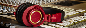 Os fones de ouvido ATH-M50x são oferecidos em uma edição limitada em vermelho