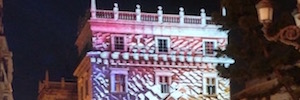 バレンシアは、ファサードに投影壮大な2Dと3Dアニメーションでその大きな一日を祝いました