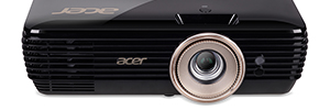 تدمج شركة Acer Amazon Alexa في أجهزة العرض 4K UHD V6820M / i