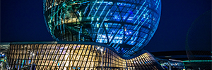 パンドラボックスは、世界最大の球形の建物の視聴覚を同期化