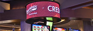 Il nuovo Casino Four Winds rinnova i suoi supporti di segnaletica con schermi curvi Nanolumens Nixel