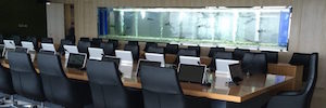 The conference room of the U-Park technology park is equipped with DynamicX2 retractable monitors