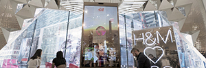 h&M安装智能镜子, 声控, 在时代广场的旗舰店