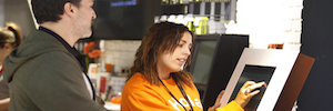 Orange 在其新机构中扩展了与 Altabox 的数字标牌网络