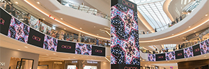 Корейский торговый центр Starfield Goyang устанавливает новый стандарт в изогнутой видеостене
