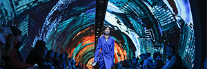 Balenciaga utilizó más de 7.000 paneles Led para su desfile en la semana de la moda de París