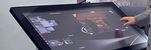 Kia instala en su concesionario de Estambul mesas multitáctiles con sensores de Zytronic