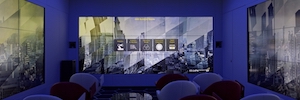 Ernst & Young incentiva a colaboração em sua sala cfospace com paredes de vídeo interativas da Panasonic