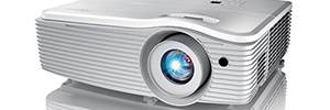 Optoma EH512: Flexible projector for complex installations and any lighting environment