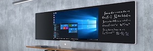Atlantic Devices presenta la terza generazione di lavagna capacitiva multi-touch e-Blackboard
