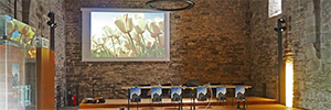 La collégiale de Santa María de Orreaga apporte la technologie audiovisuelle à ses installations du XIIe siècle